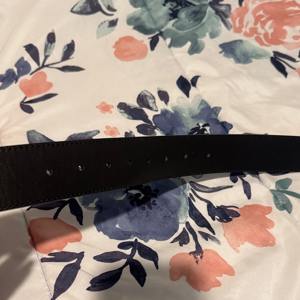 Gucci Black Leather Belt with Gold Buckle - Picture 5 of 8